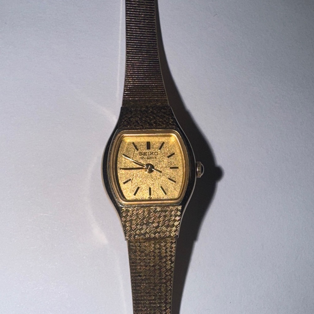 vintage gold-tone Seiko quartz